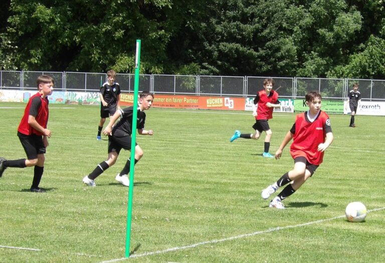 JFG U13-2 setzt sich in Hitzeschlacht mit 5:2 gegen Würzburger Fußballverein 04 durch – Gustav Renn überzeugt im Tor