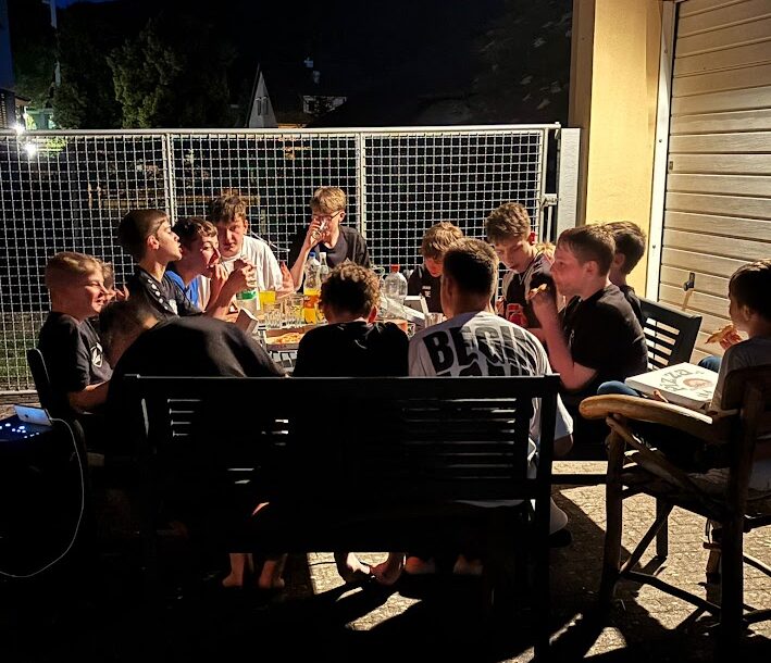 2025.06.31 U15-2 Meiseterfeier - Pizza am Abend