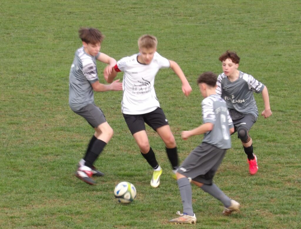 JFG U15: Finn Stenger und Lars Neuner mit starken Leistungen beim Sieg