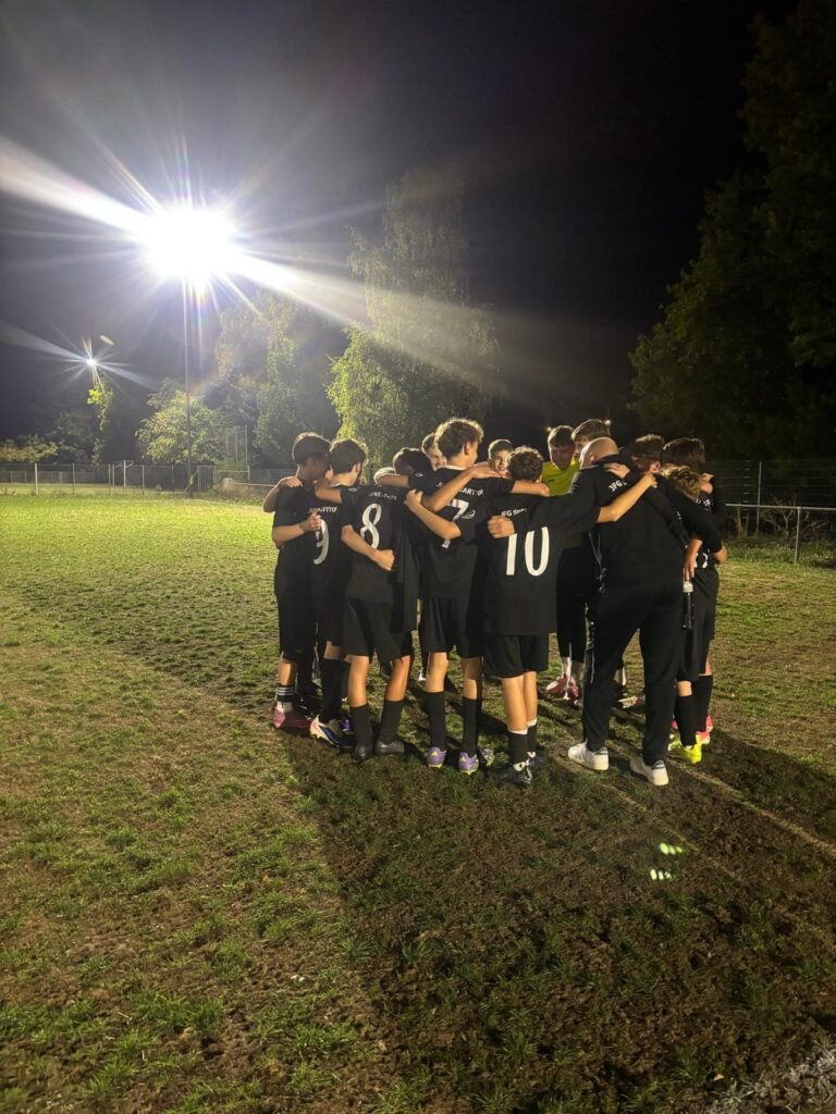 JFG U15: Flutlichtsieg beim Würzburger FV – starke Mannschaftsleistung sichert drei Punkte