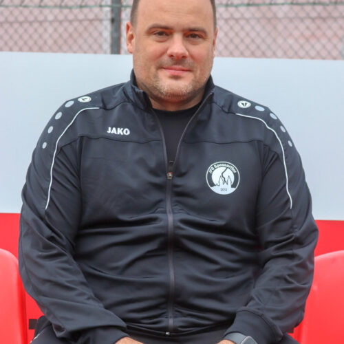 2024.10.12 Einzelportrait U13-2 Trainer Franz Nico