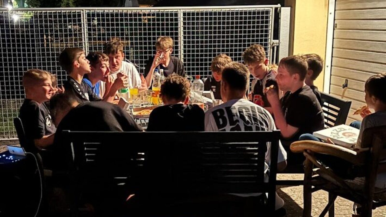 2025.06.31 U15-2 Meiseterfeier - Pizza am Abend